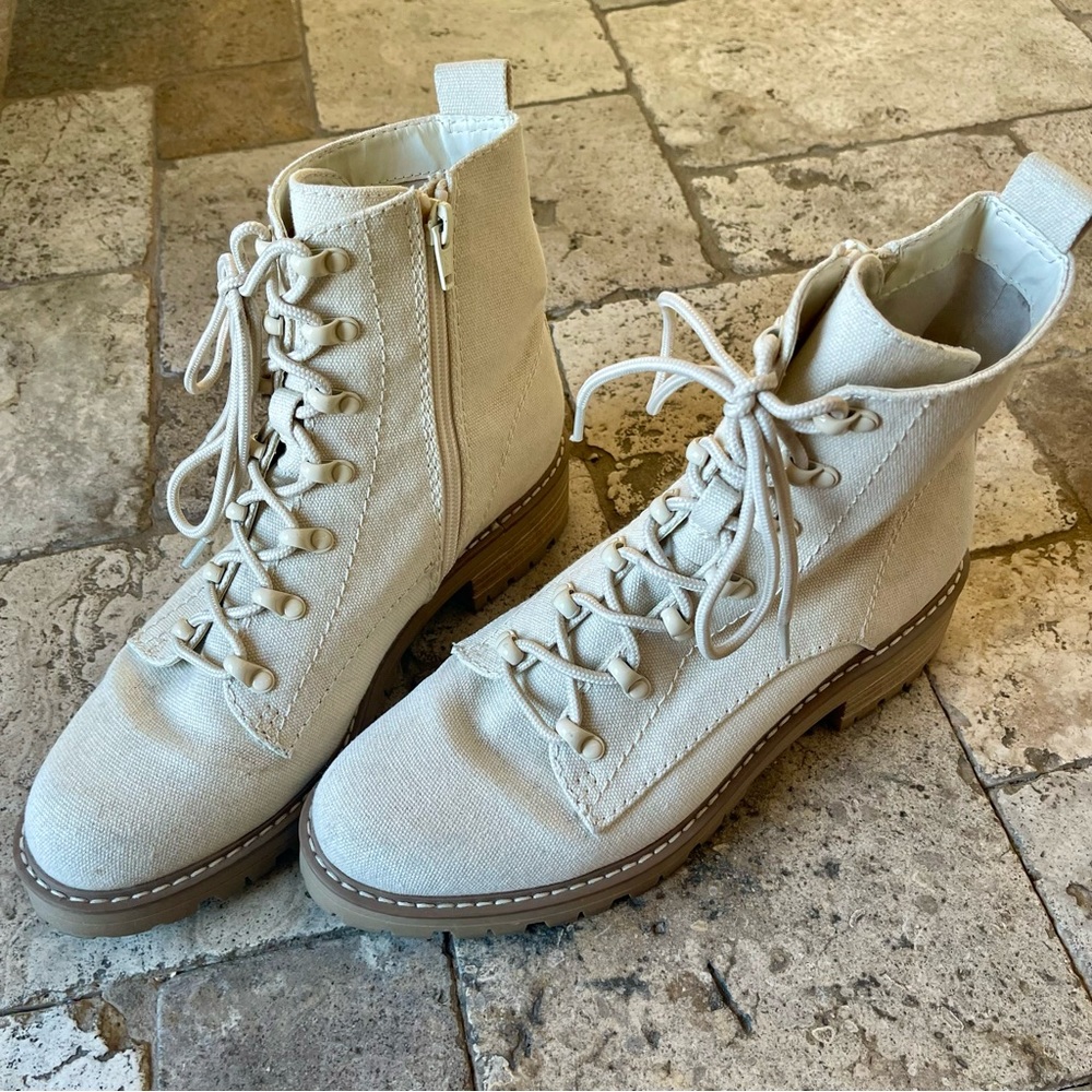 Universal Thread Women’s Lace-Up Side-Zip Combat Boots Beige Cream Size 8.5 - Picture 10 of 10